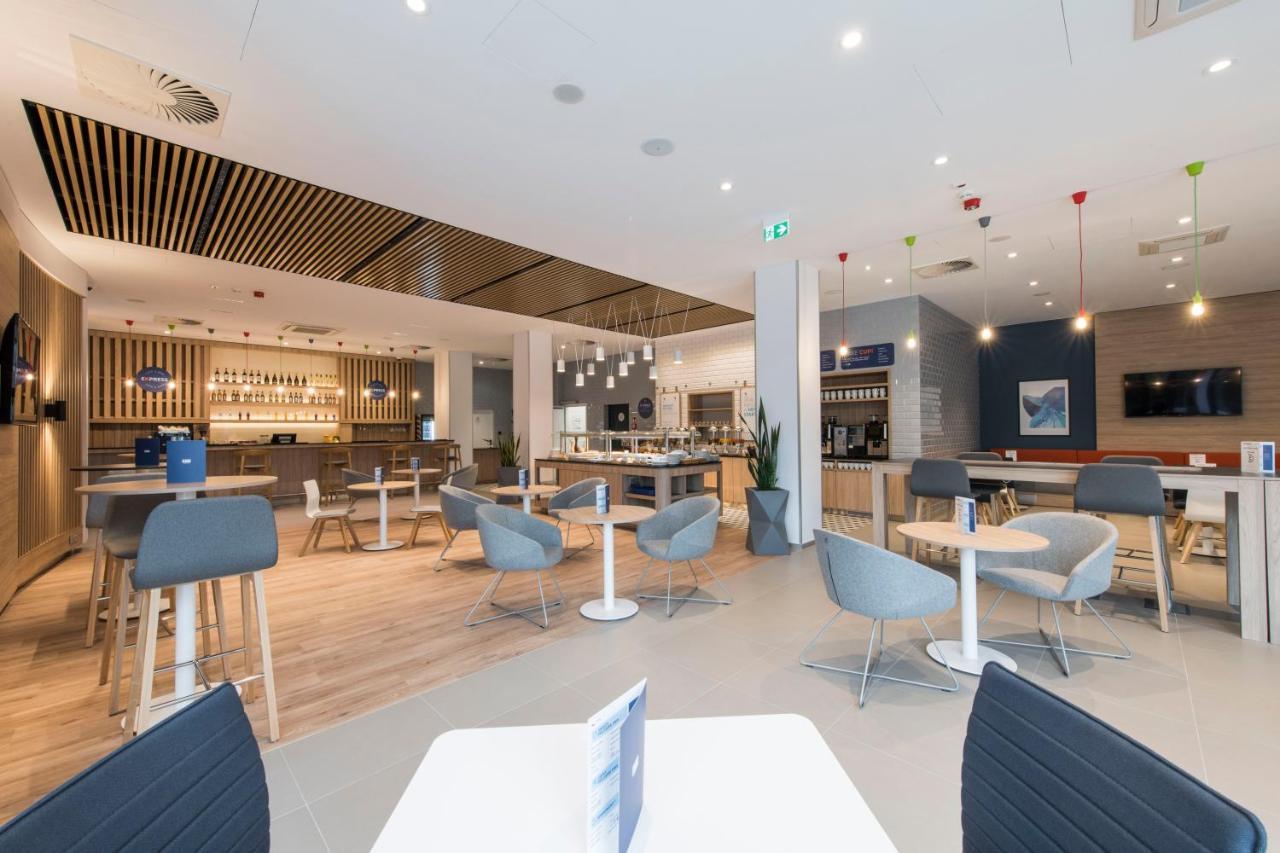 Holiday Inn Express Warsaw - Mokotow By Ihg Eksteriør billede