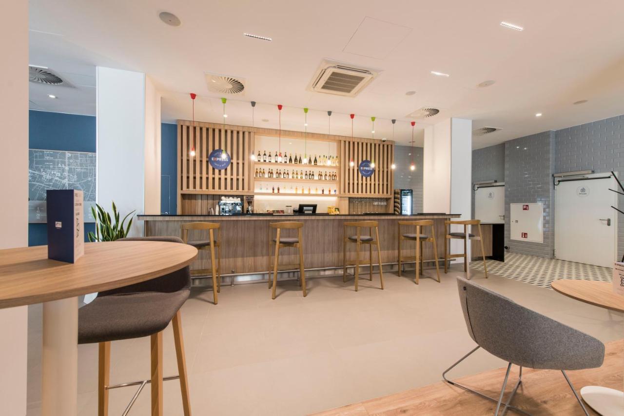 Holiday Inn Express Warsaw - Mokotow By Ihg Eksteriør billede